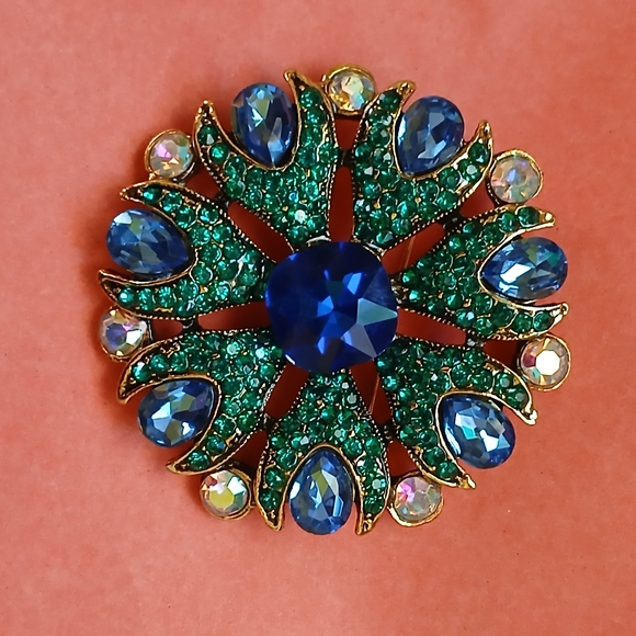Kaleidoscope Brooch - Picture 5 of 6